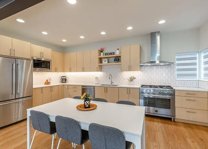 Sunny Modern Masterpiece With Ev Charging And A/C
