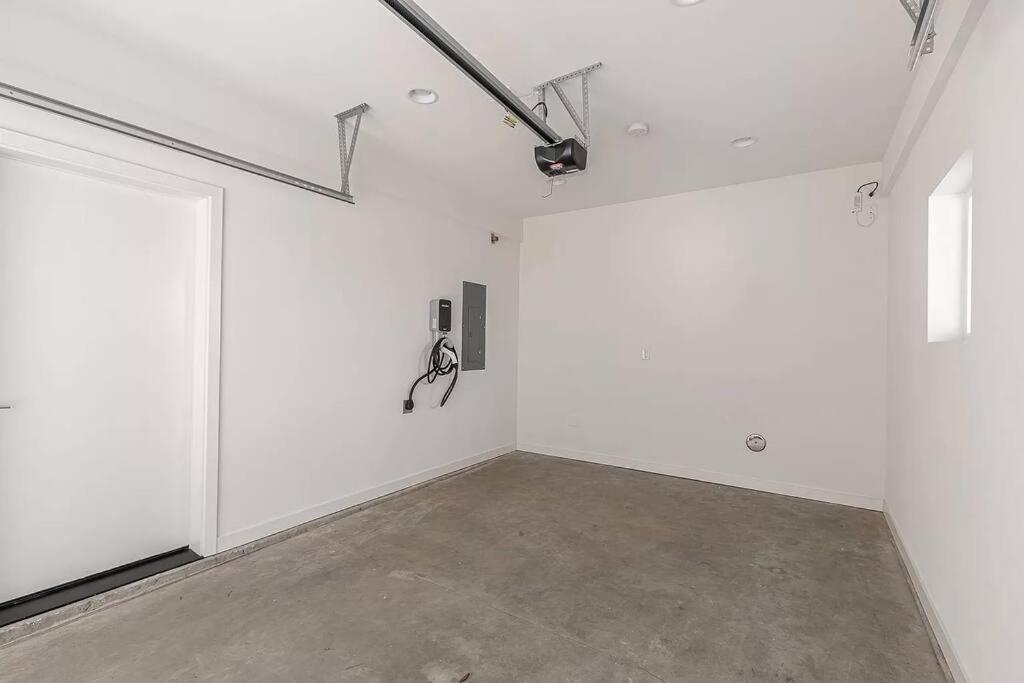 Holiday home Sunny Modern Masterpiece With Ev Charging And A/c *