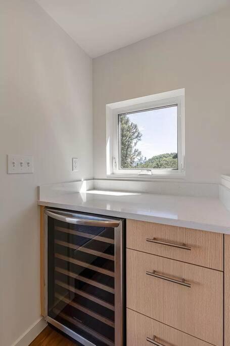 Sunny Modern Masterpiece With Ev Charging And A/c *