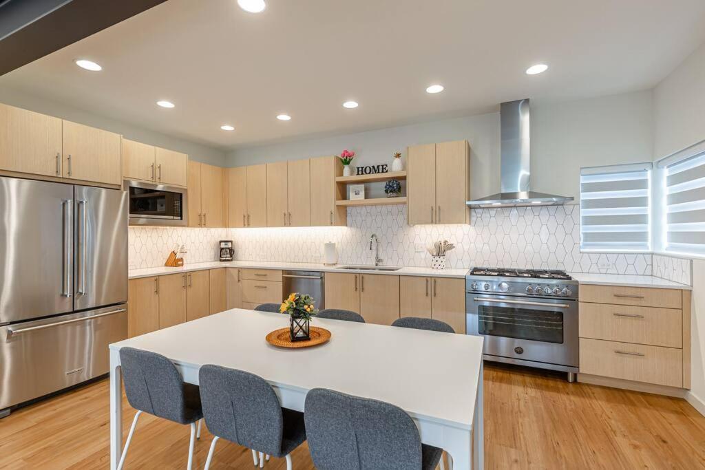 Holiday home Sunny Modern Masterpiece With Ev Charging And A/c