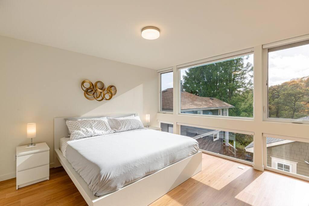 Holiday home Sunny Modern Masterpiece With Ev Charging And A/c