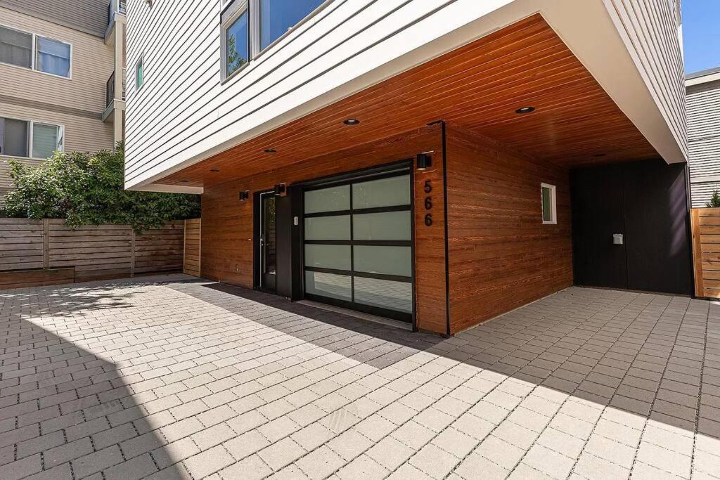 Holiday home Sunny Modern Masterpiece With Ev Charging And A/c Seattle