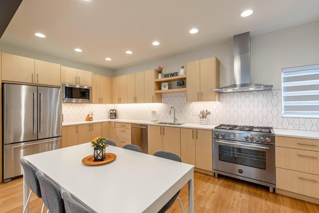 Sunny Modern Masterpiece With Ev Charging And A/c *