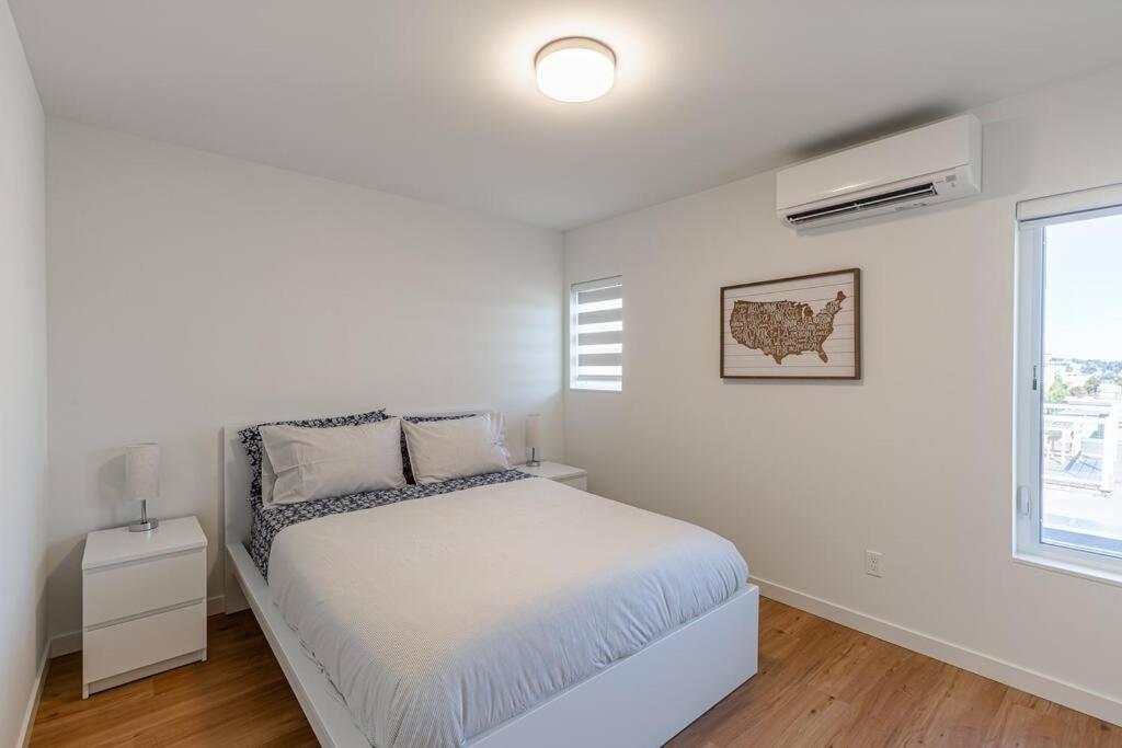 Sunny Modern Masterpiece With Ev Charging And A/c Holiday home *