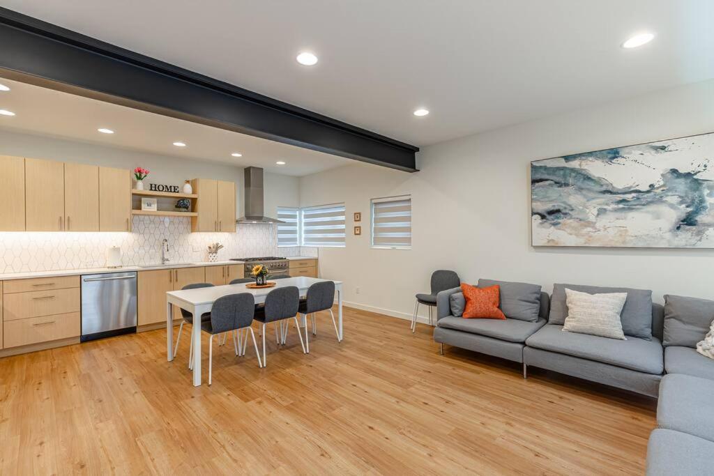 Sunny Modern Masterpiece With Ev Charging And A/c Holiday home